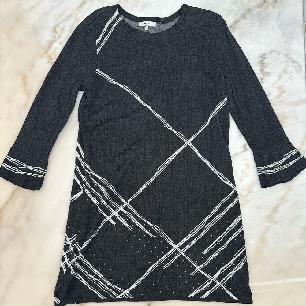 Black and White Long Sleeve Sheath Dress with Crew Neck